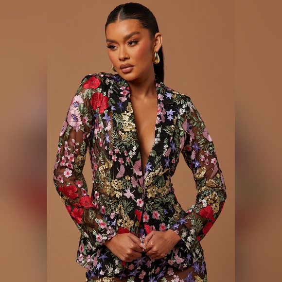 Fashion Nova embroidered lace jackets and pant set - Picture 9 of 9